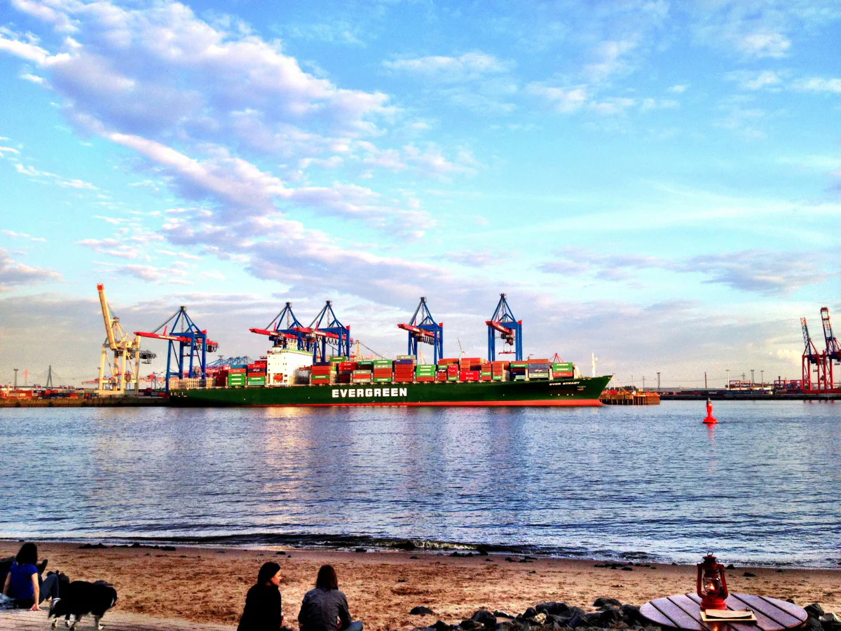 Schifff auf der Elbe