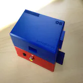 RaspberryPi im ModMyPi Gehäuse in rot und blau Rückseite
